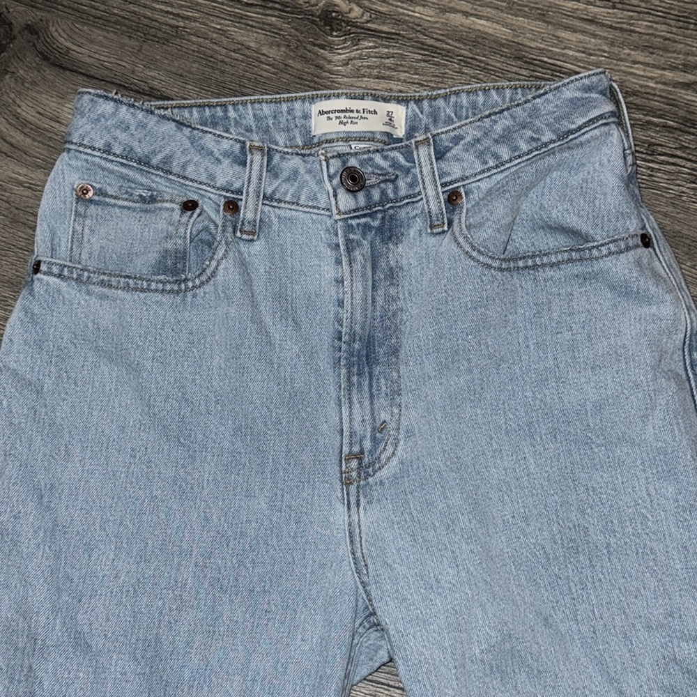 Abercrombie Curve Love High Rise 90s Relaxed Jean